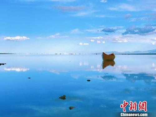  資料圖：“天空之鏡”茶卡鹽湖?！埨ぁz