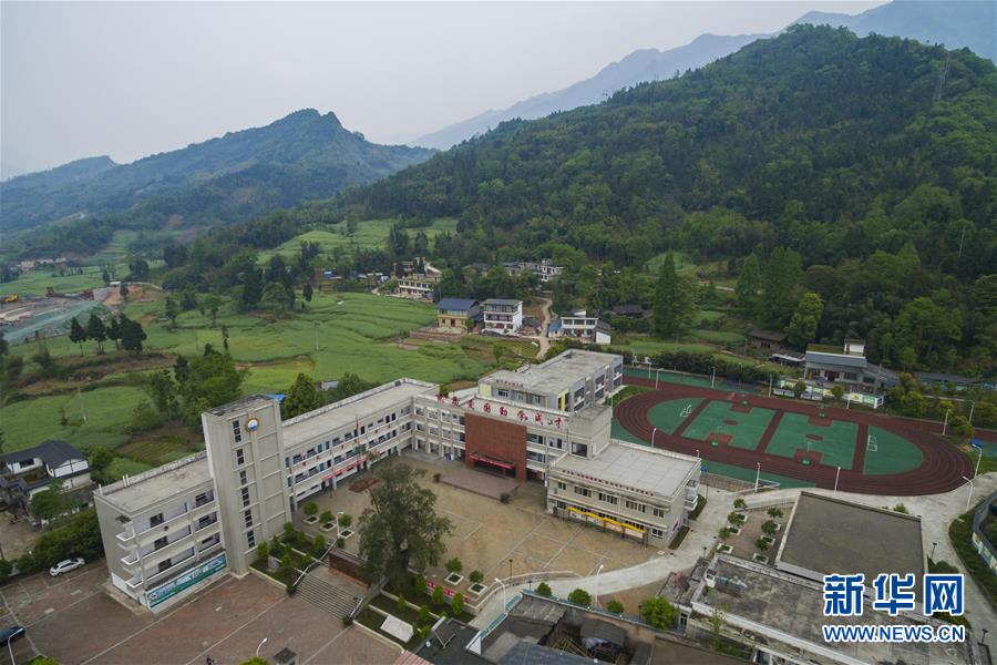 （習近平的小康故事·圖文互動）（4）“文明其精神，野蠻其體魄”——習近平同少年兒童的故事