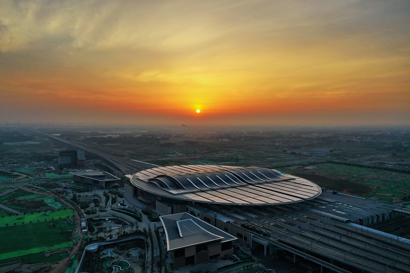 這是2021年7月1日拍攝的京雄城際鐵路雄安站。