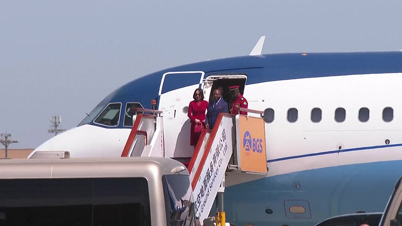 2023年4月18日，北京，加蓬總統(tǒng)阿里·本·邦戈·翁丁巴抵達北京，正式開啟四天的訪華之旅。